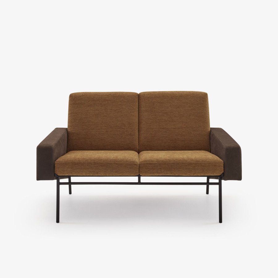 G10 Settee upholstered arms