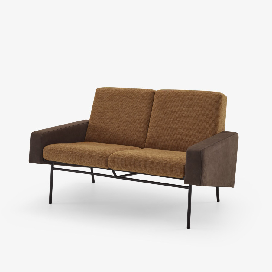 G10 Settee upholstered arms