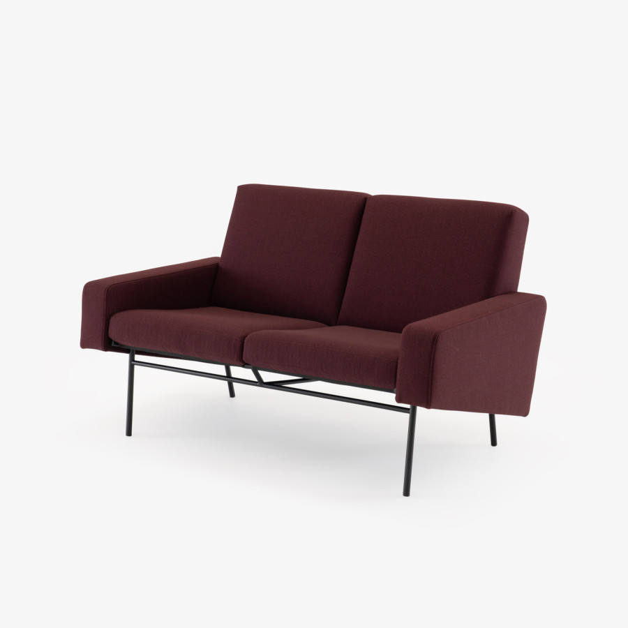 G10 Settee upholstered arms