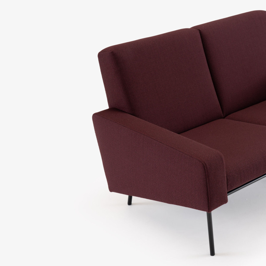 G10 Settee upholstered arms