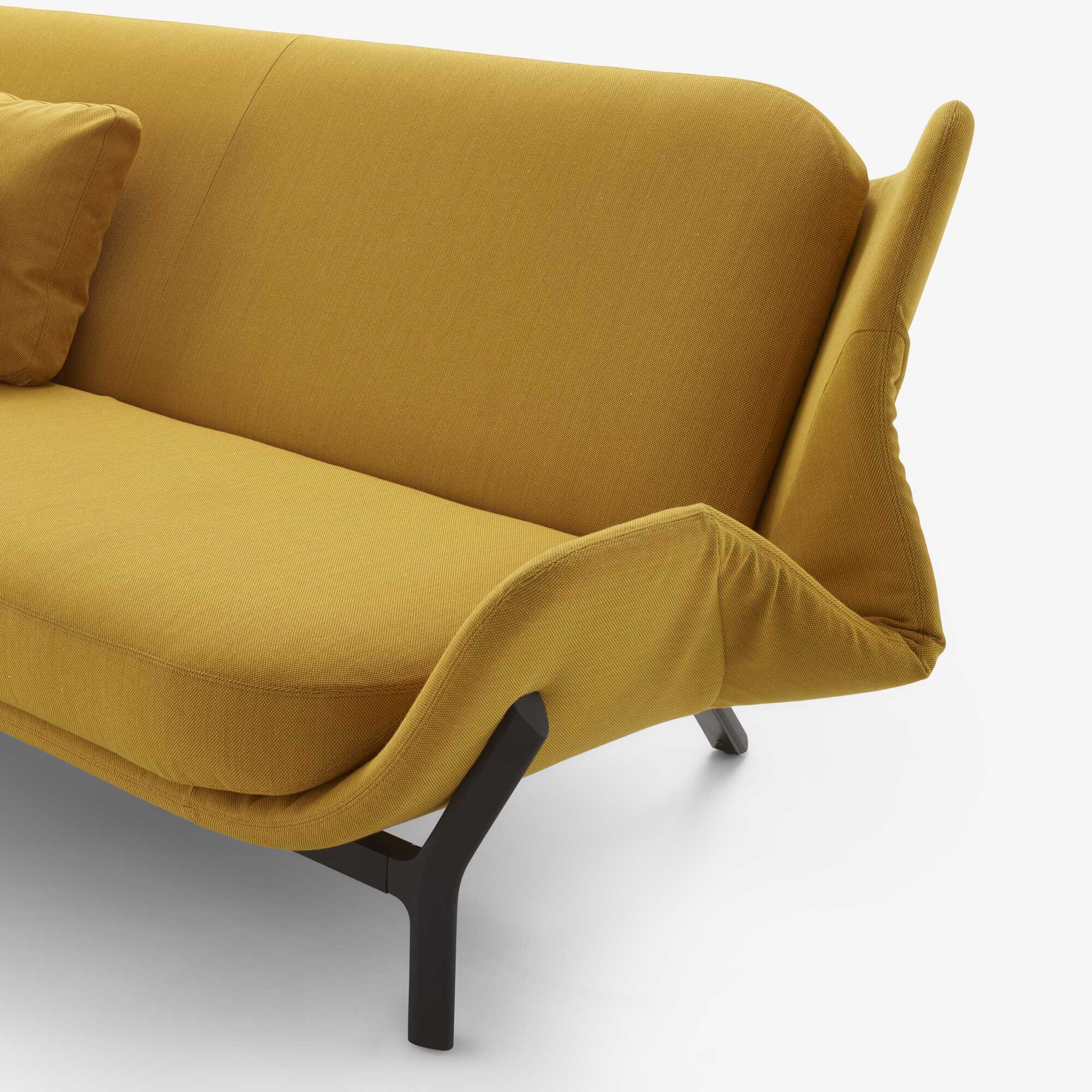 Clam Bed settee with 2 arms