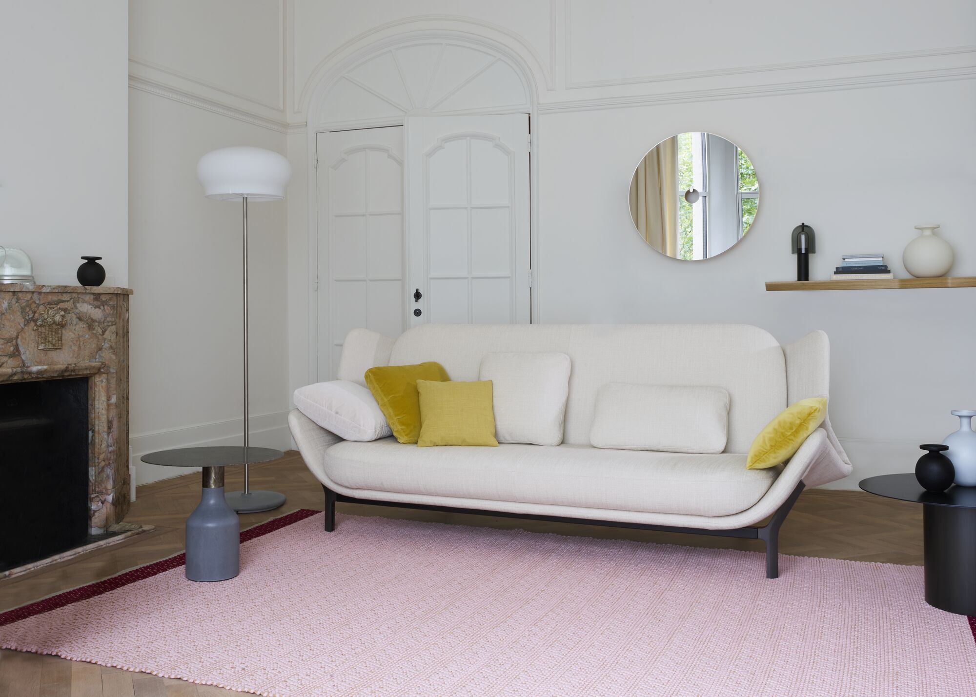 Clam Bed settee with 2 arms