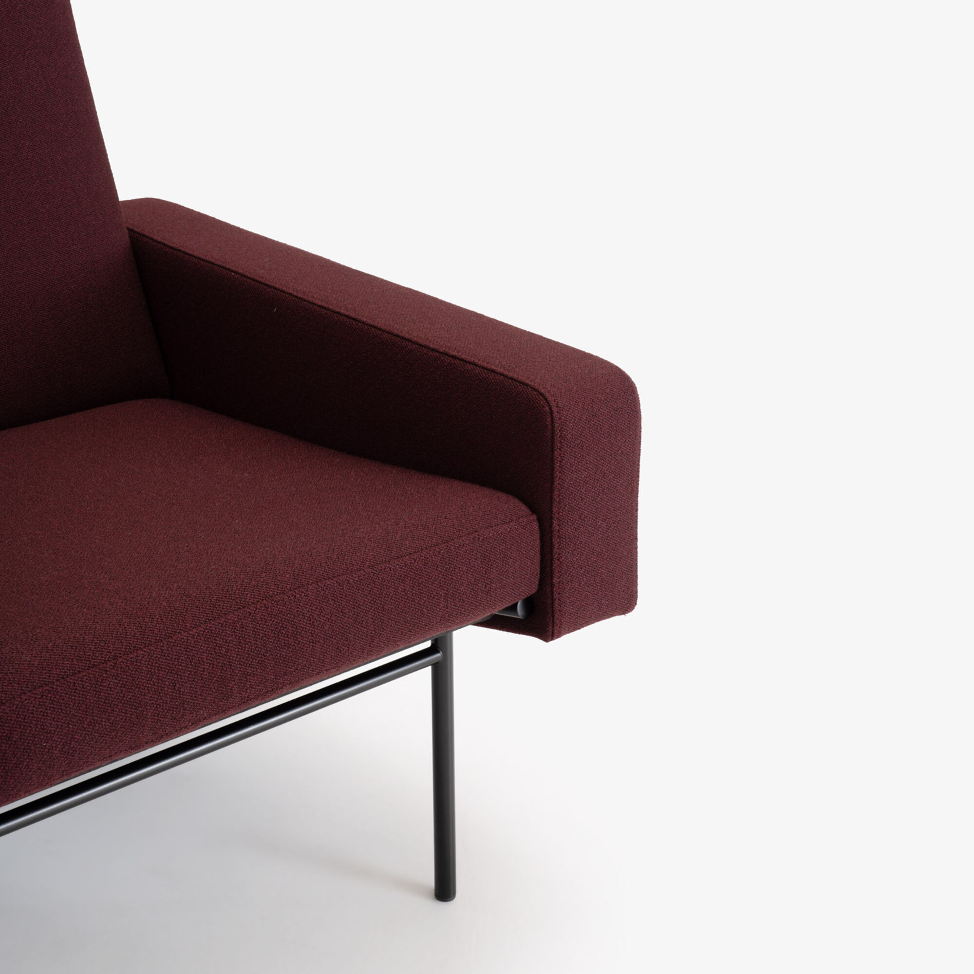 G10 Armchair upholstered arms