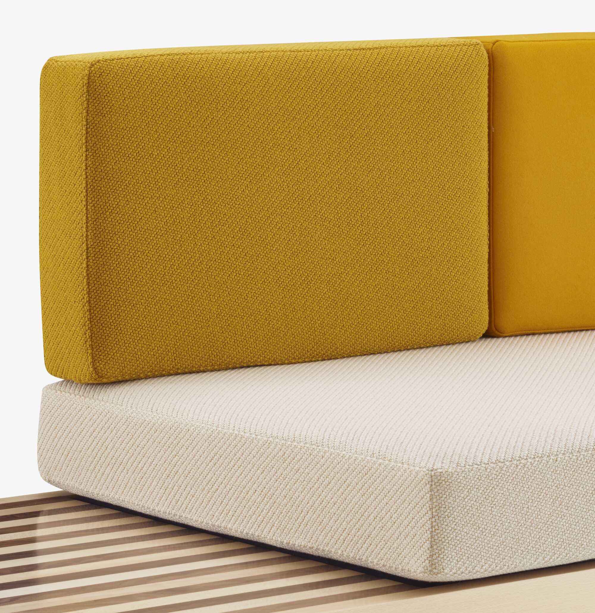 Daybed Bed settee black lacquered steel feet