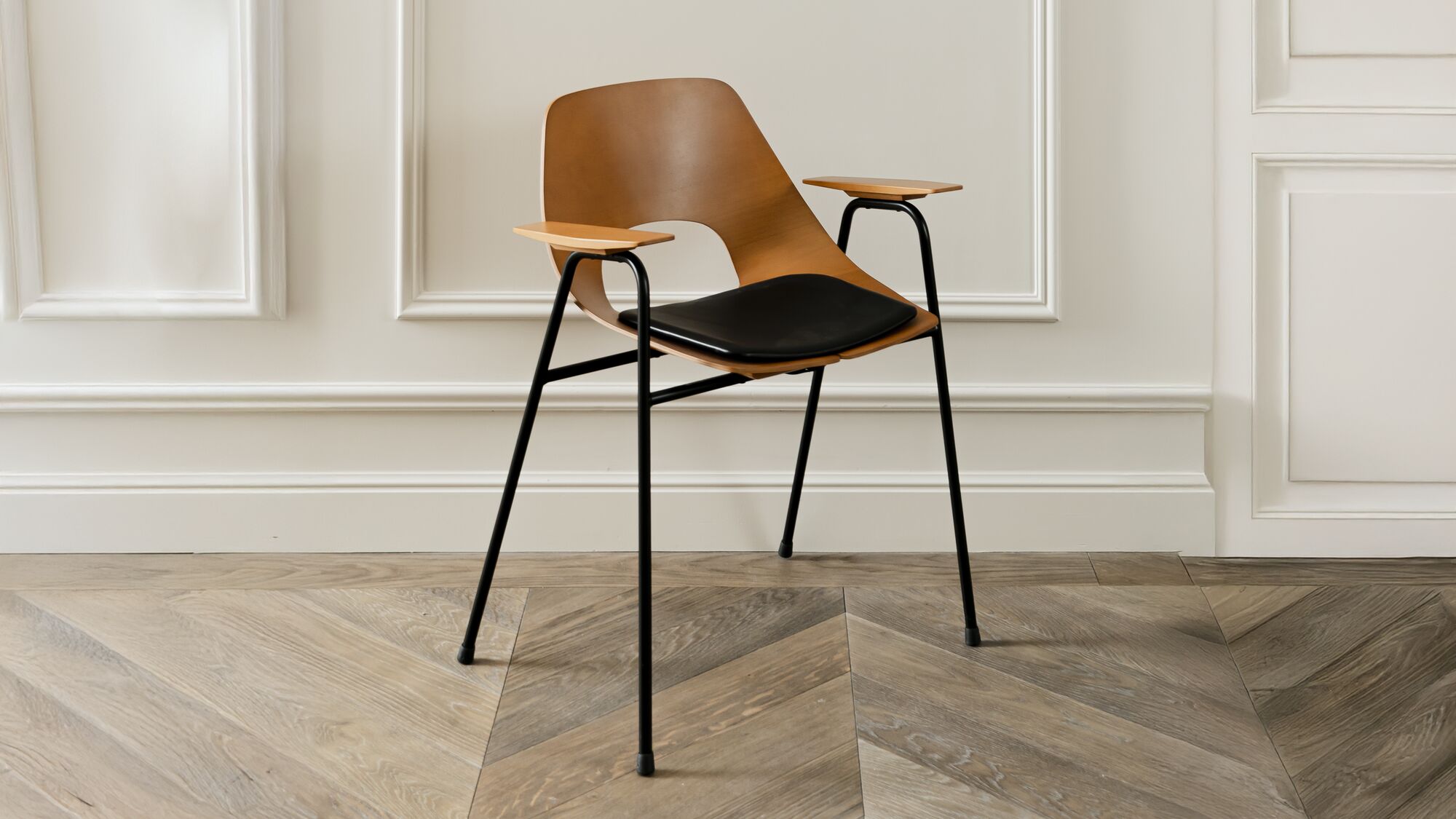 Tonneau Carver chair