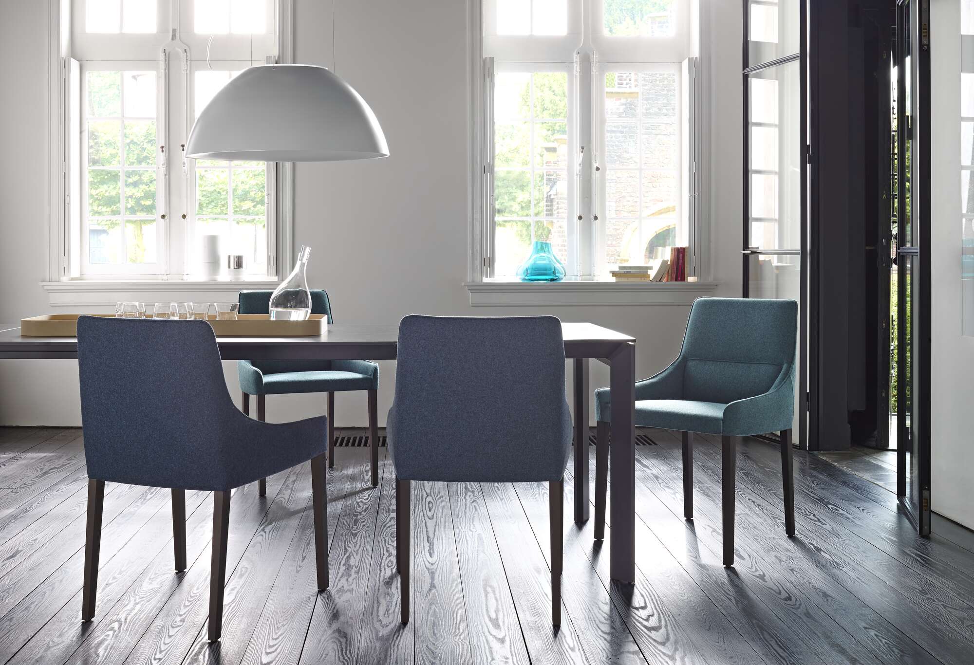 Long island Chair black lacquered base