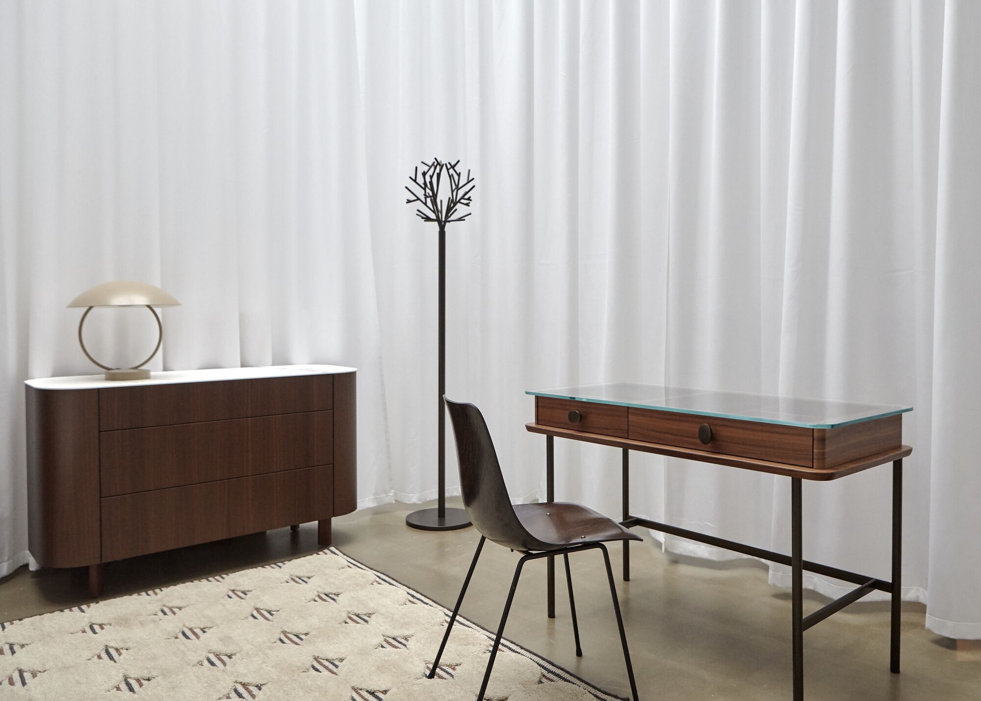 Clara Coat rack bronze