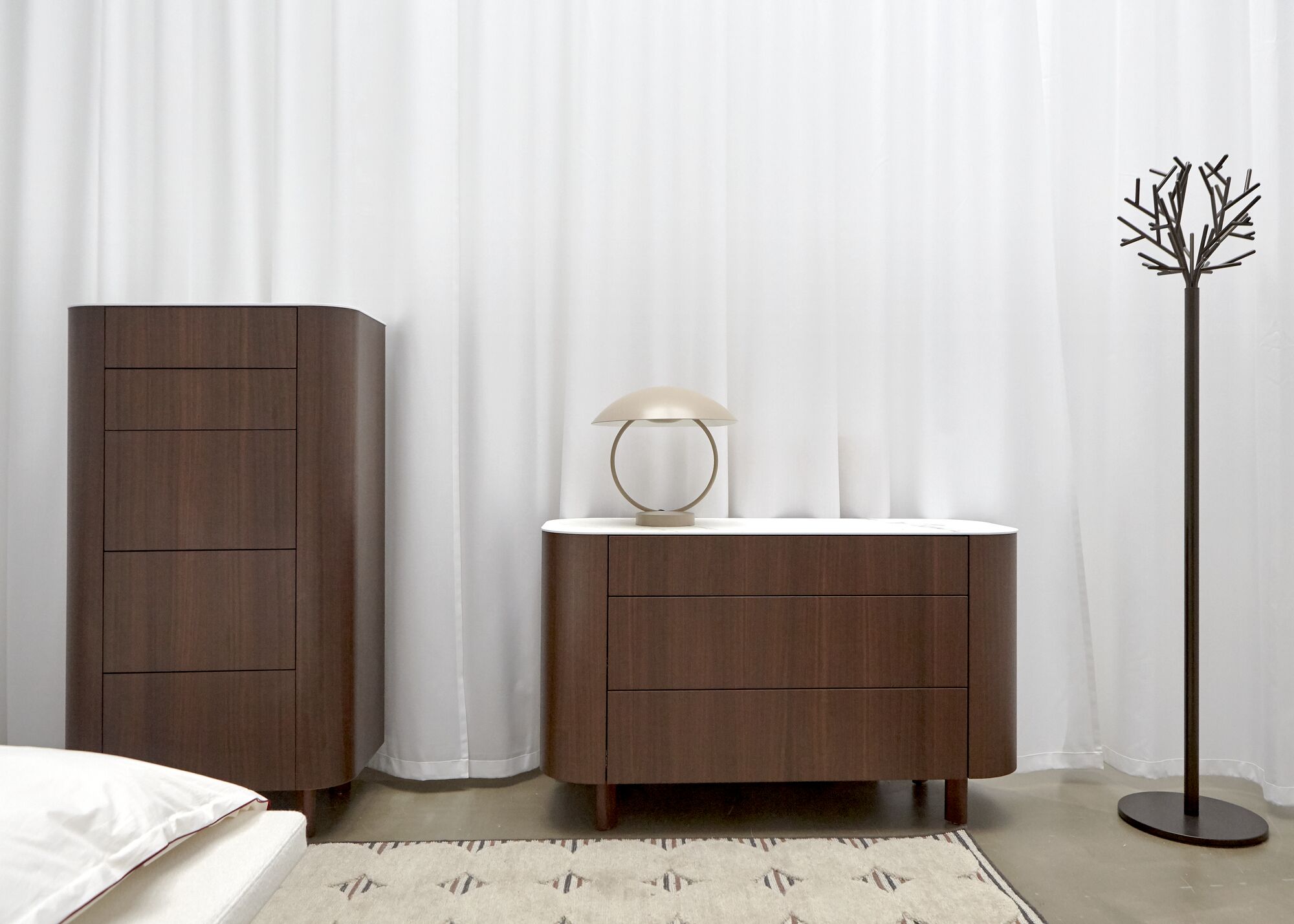 Clara Coat rack bronze